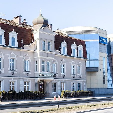 Hotel Diamond W Bialym Dworku Rumia Exteriér fotografie