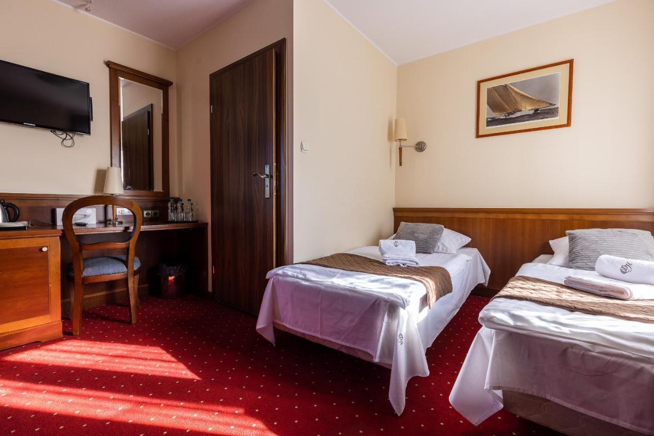 Hotel Diamond W Bialym Dworku Rumia Exteriér fotografie