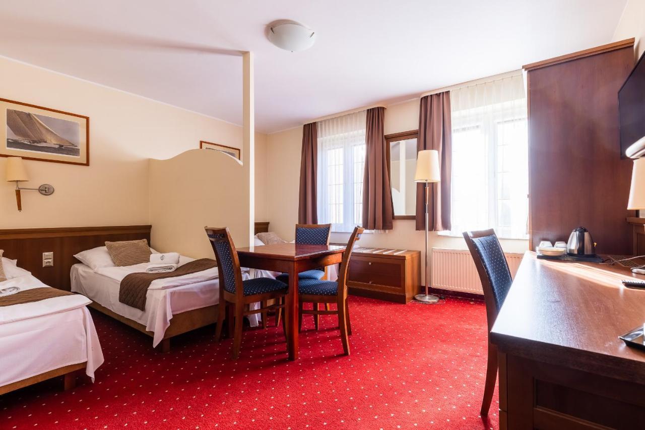 Hotel Diamond W Bialym Dworku Rumia Exteriér fotografie