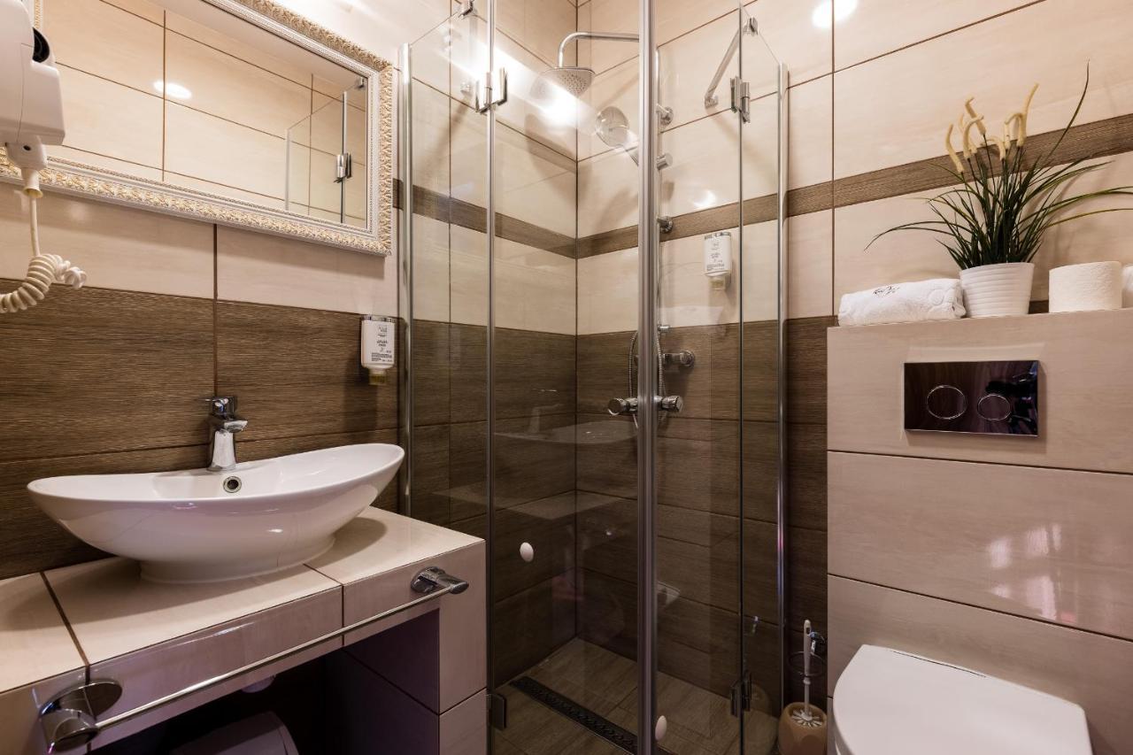 Hotel Diamond W Bialym Dworku Rumia Exteriér fotografie