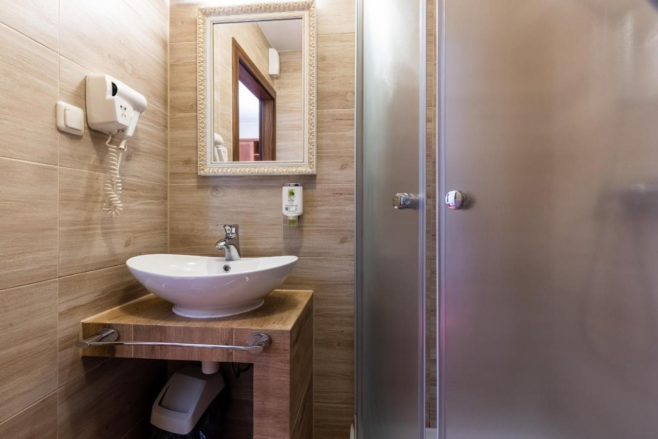 Hotel Diamond W Bialym Dworku Rumia Exteriér fotografie
