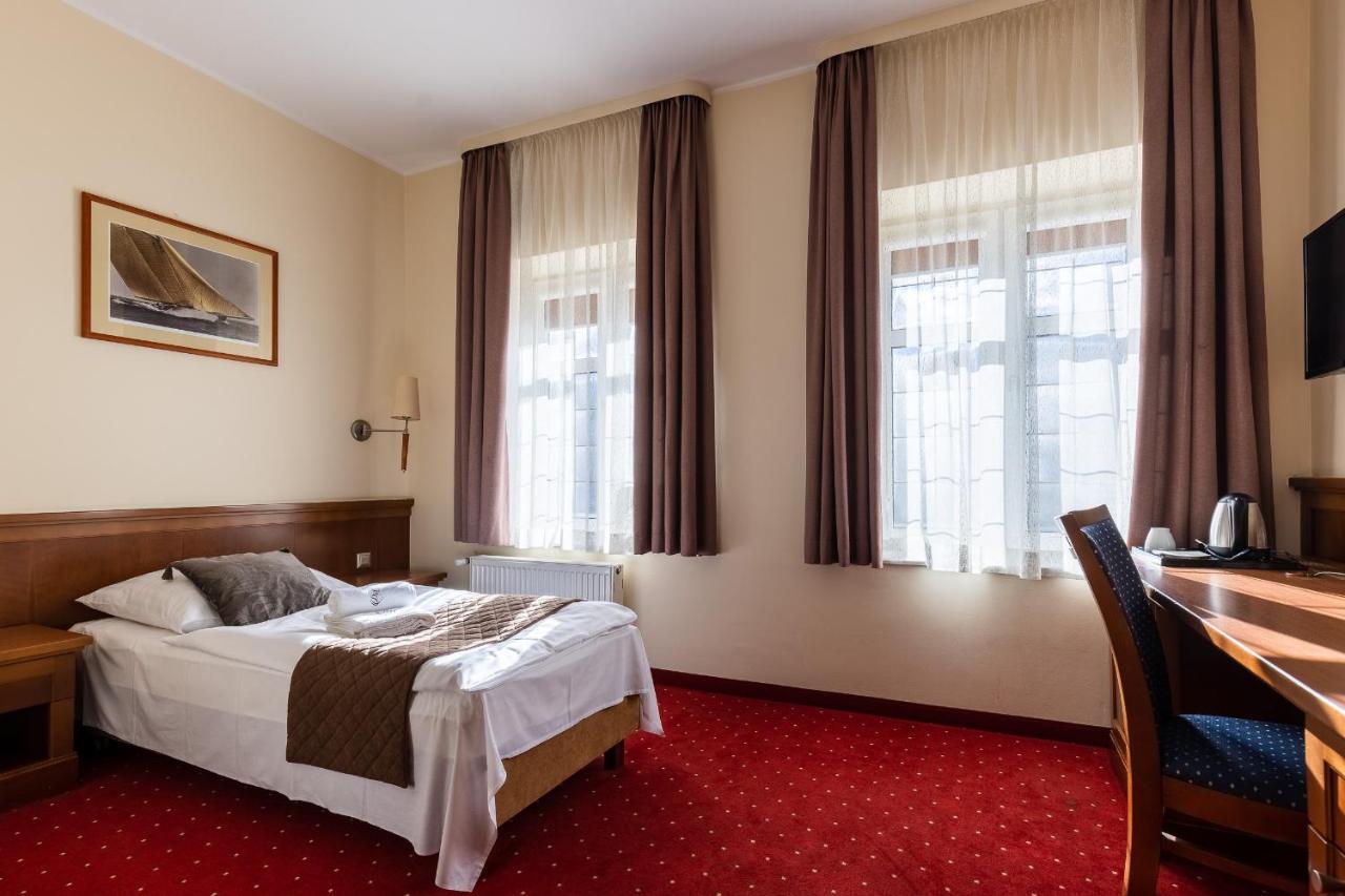 Hotel Diamond W Bialym Dworku Rumia Exteriér fotografie