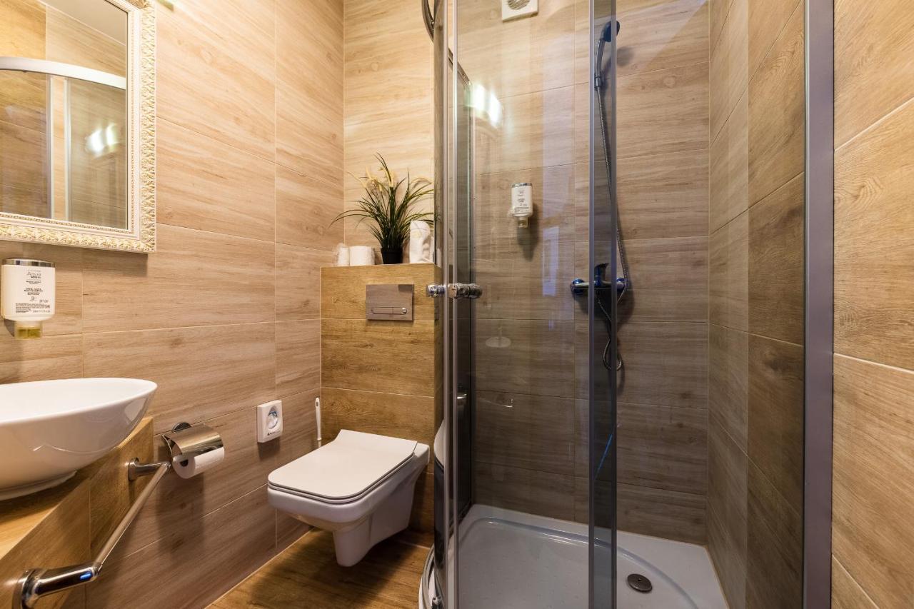 Hotel Diamond W Bialym Dworku Rumia Exteriér fotografie
