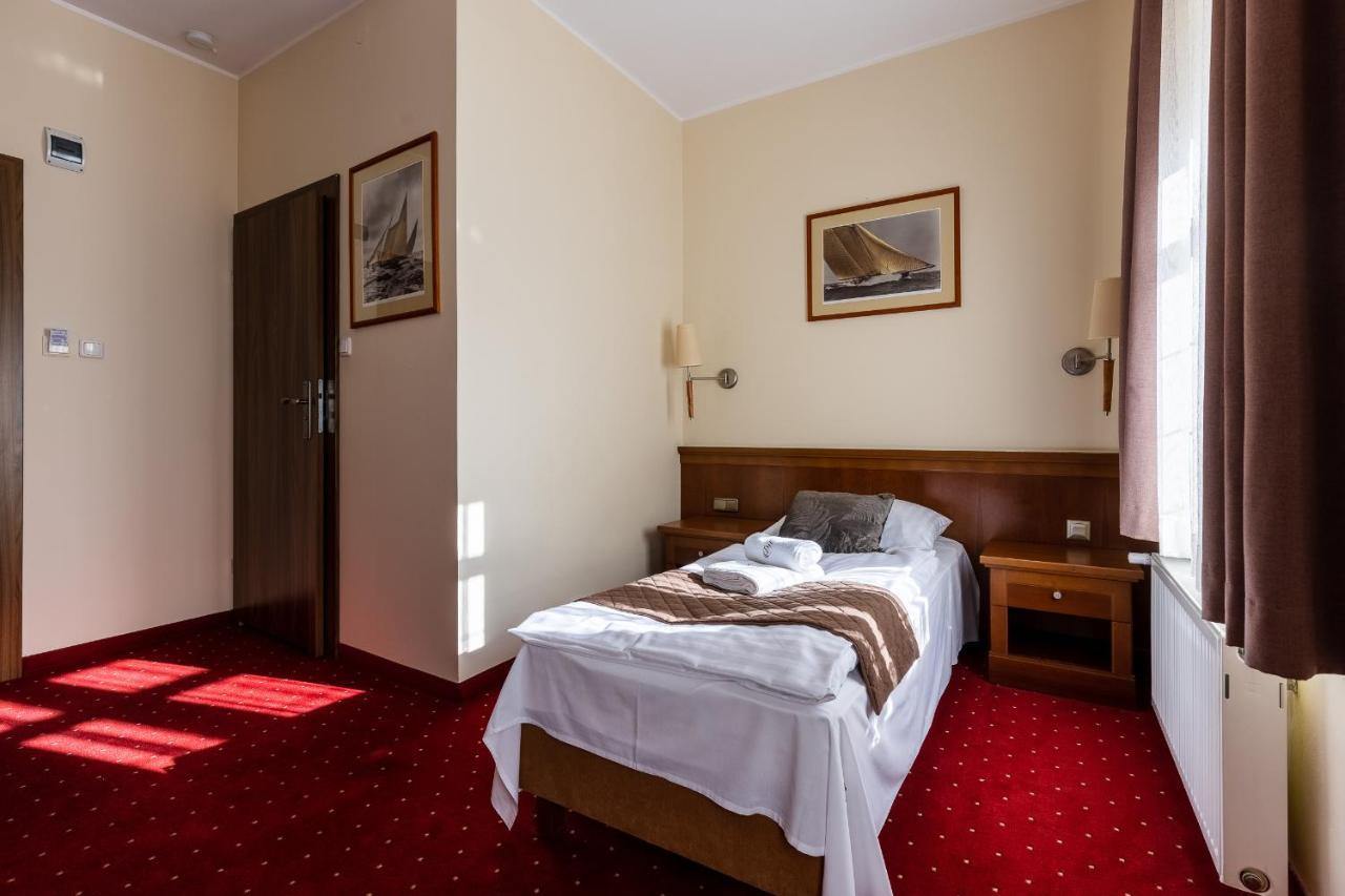 Hotel Diamond W Bialym Dworku Rumia Exteriér fotografie