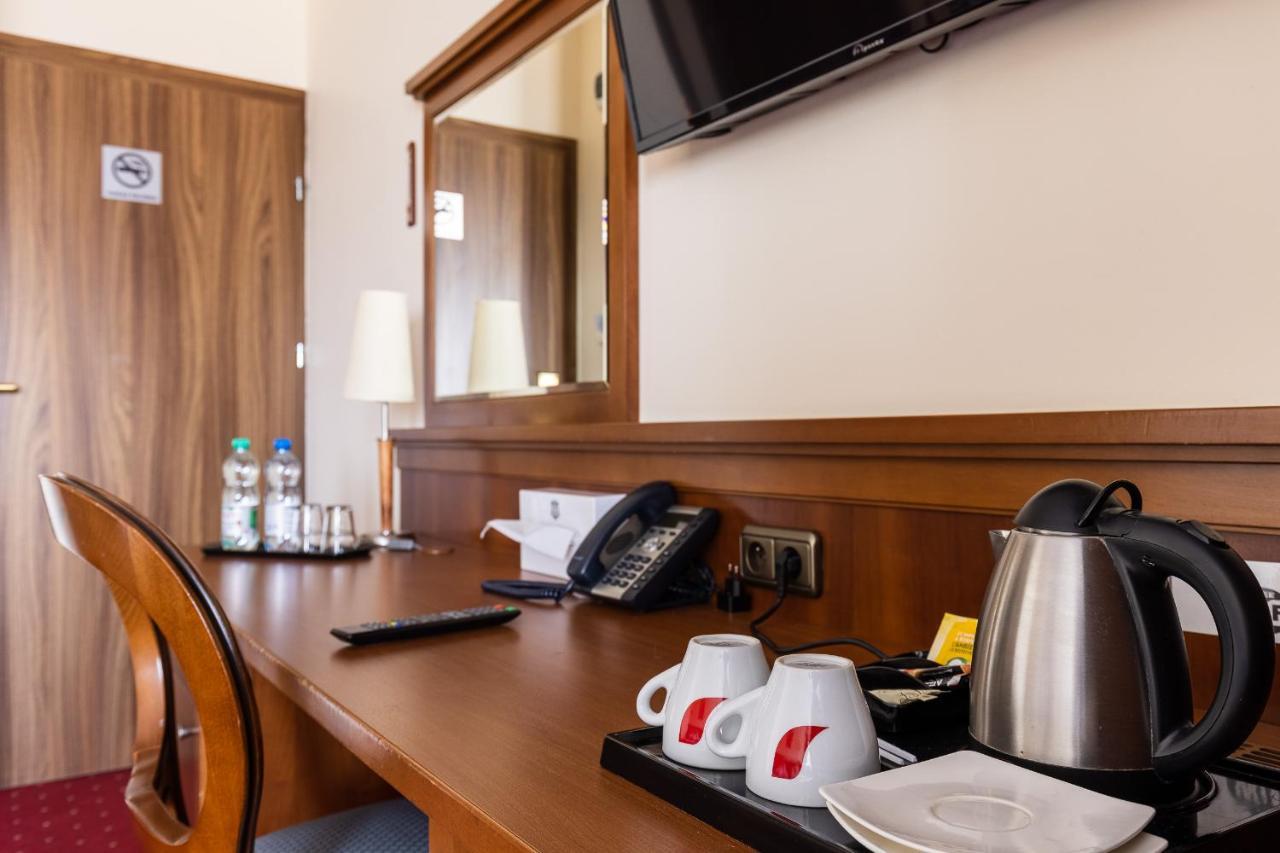 Hotel Diamond W Bialym Dworku Rumia Exteriér fotografie