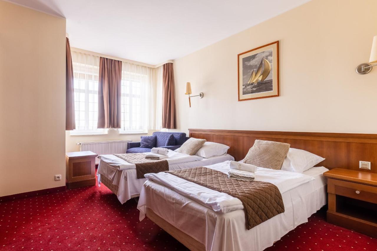 Hotel Diamond W Bialym Dworku Rumia Exteriér fotografie