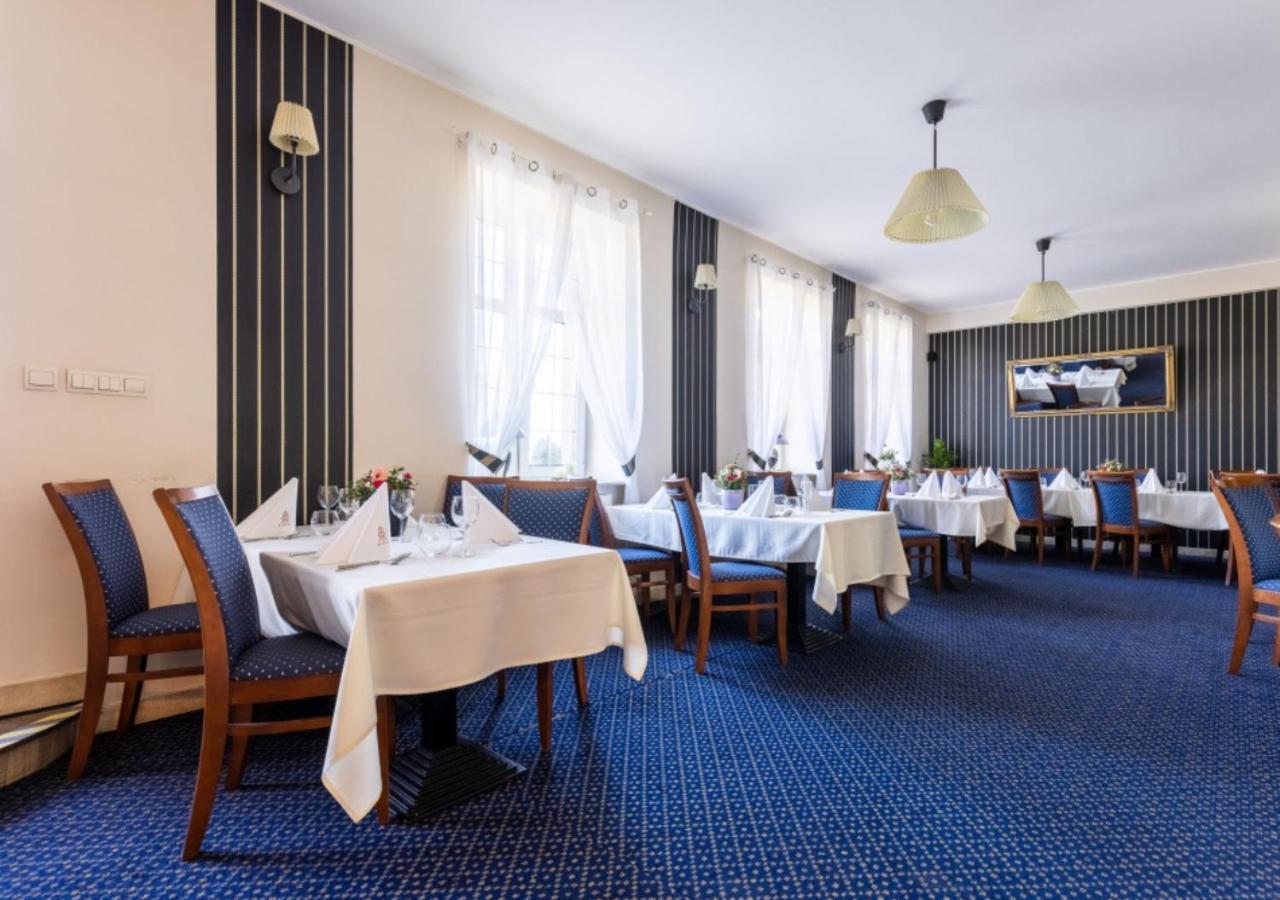Hotel Diamond W Bialym Dworku Rumia Exteriér fotografie